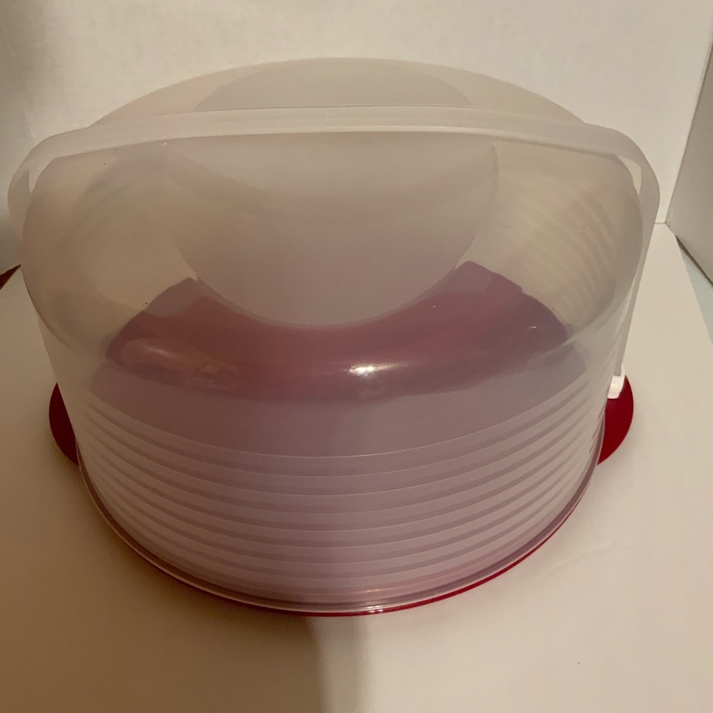 Tupperware cake taker